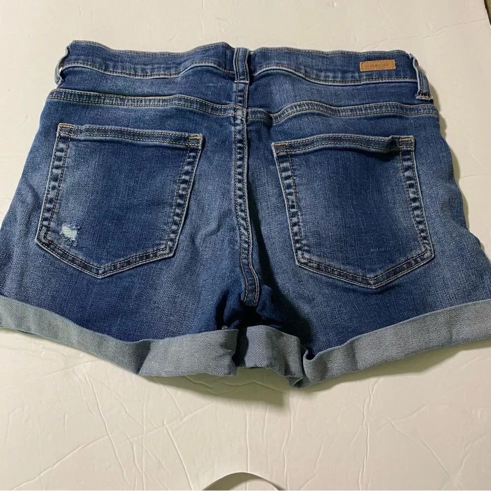 Sneak peek cuffed denim shorts mid rise medium wash stretchy size M
